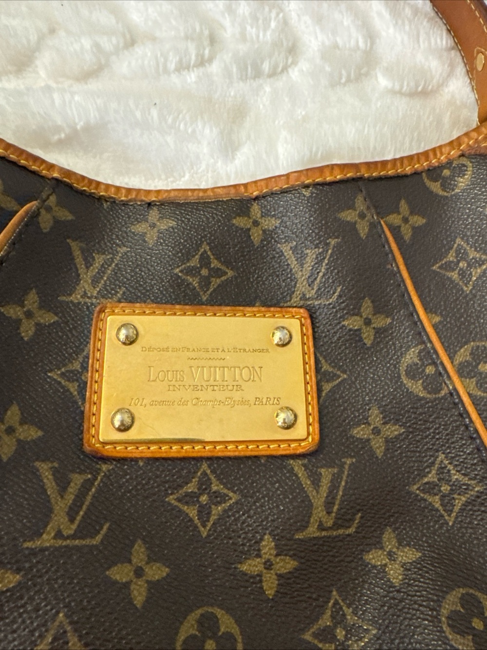 Louis Vuitton Galleria PM Brown Monogram Hobo Shoulder Bag with Tan Trim - Picture 2 of 16